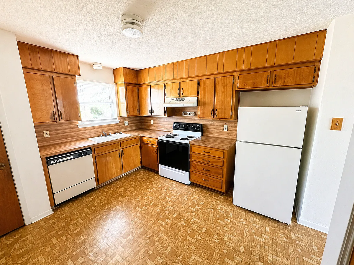Building Photo - 104 W Anderson Ave #D