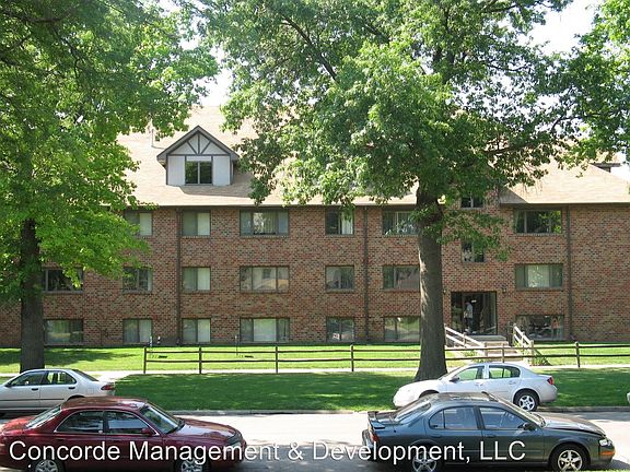 3rd image of 945 D St APT 18