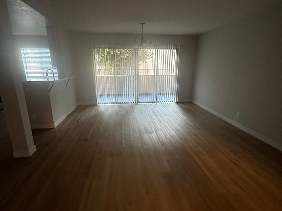 2nd image of 4623 Sylmar Ave #103