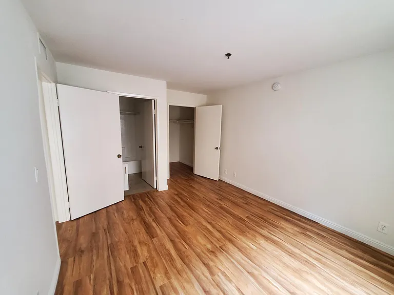 165 N Hoover St — Photo 63