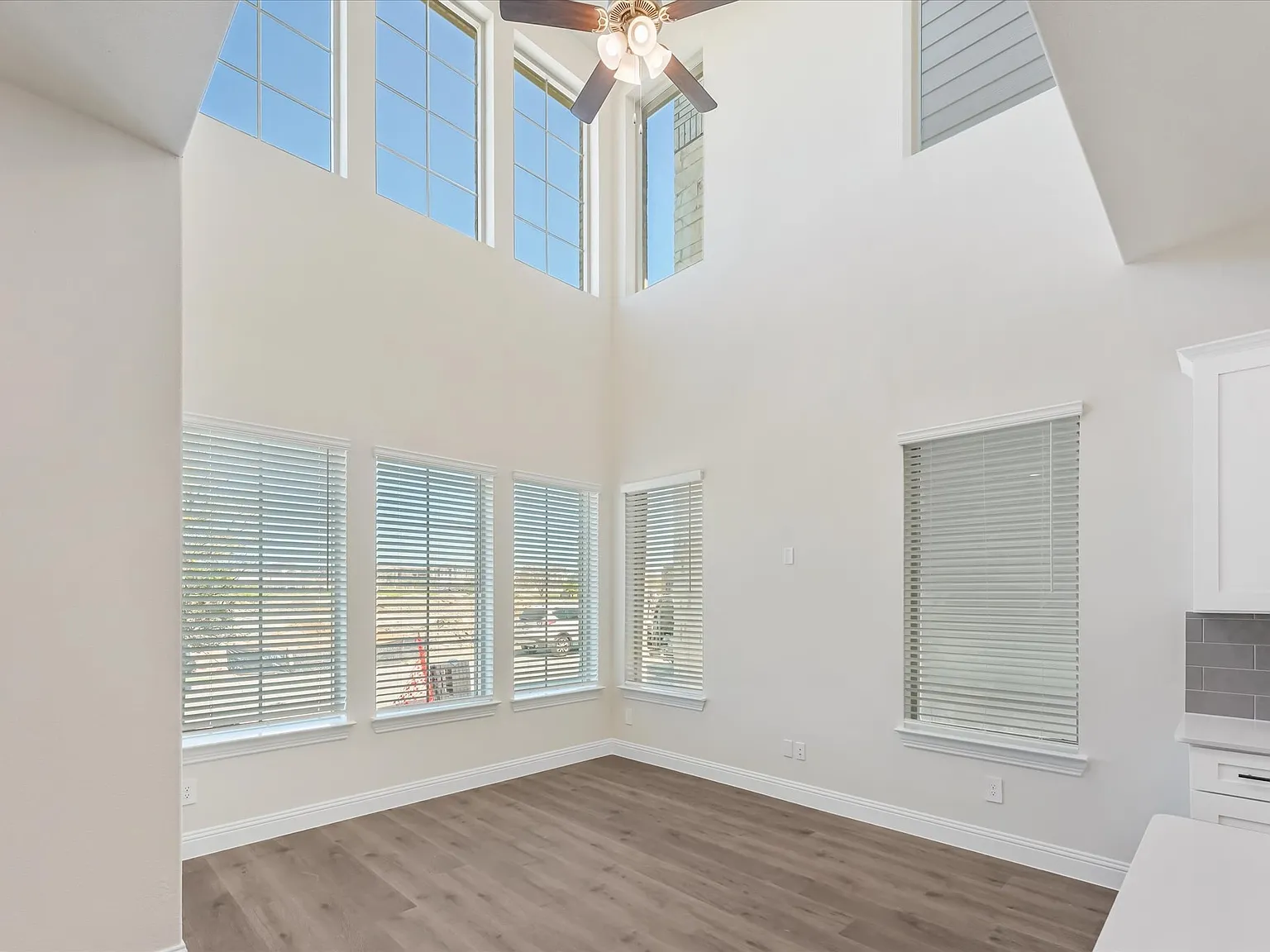 3 bed, 2.5 bath, 1400 sqft, $2,800 — Photo 3
