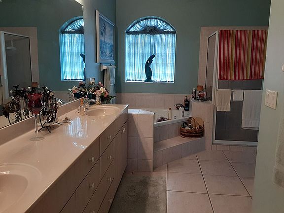 5th image of 4316 SW 25th Pl