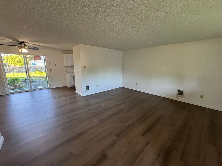 120 SE Salmon St — Photo 8