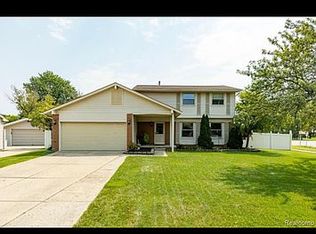 120 Roseland Dr, Canton, MI 48187