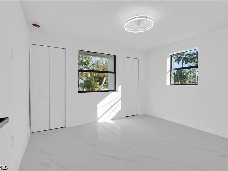 356 New York Dr — Photo 20
