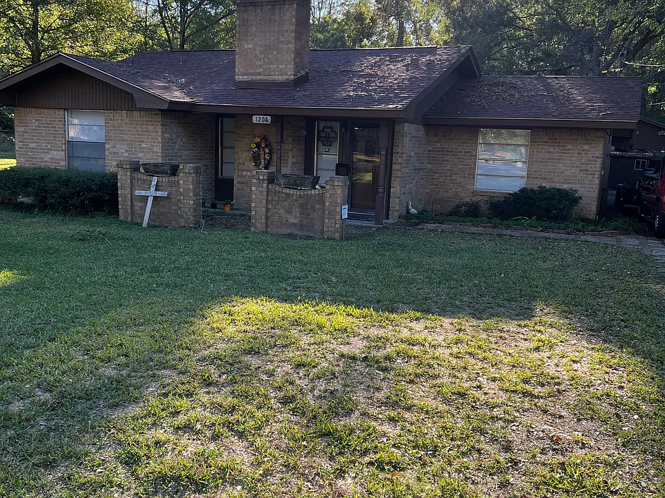 1206 Carolyn Dr