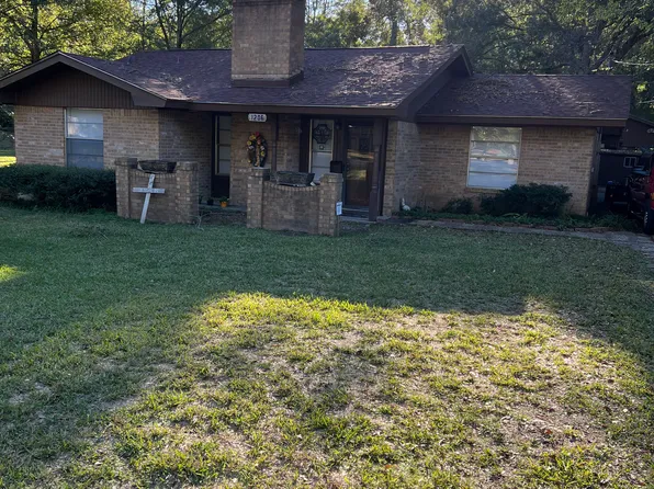 1206 Carolyn Dr, Lufkin, TX 75904