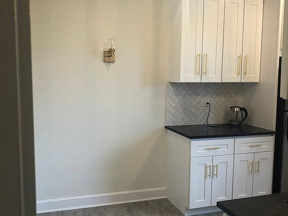 5th image of 122B Larchmont Acre W #2B