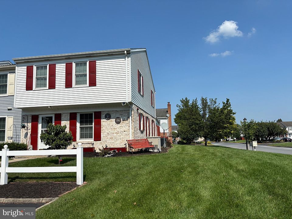 2nd image of 2001 Carlton Dr