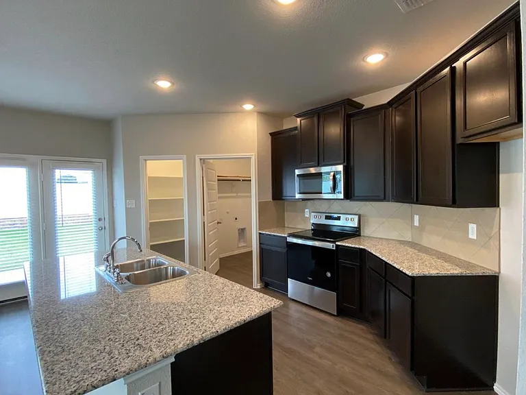 8990 Fair Oaks Dr — Photo 3