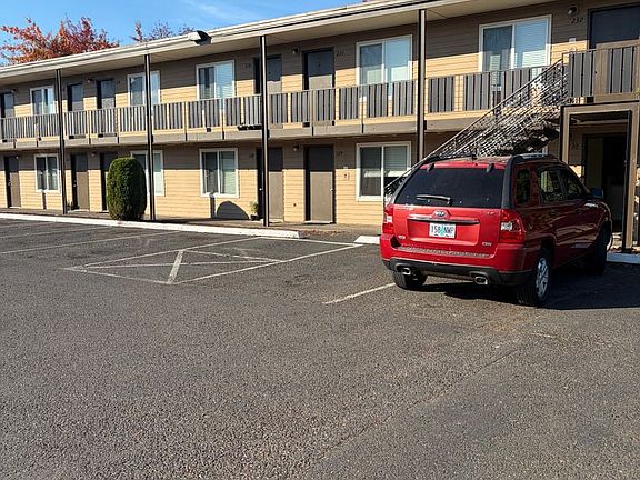 2nd image of 13855 SW Farmington Rd #130