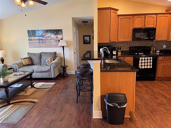 5th image of 426 Spring Ln