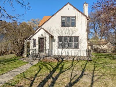 810 3rd St SE, Minot, ND, 58701