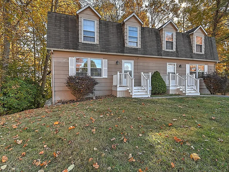 254 Wildwood Dr — Photo 2