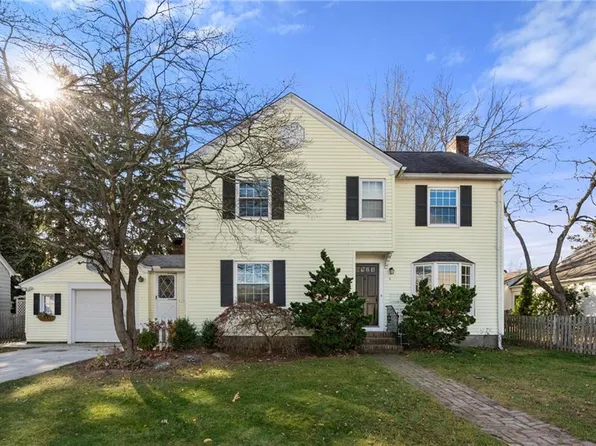 9 Duncan Rd E, Rumford, RI 02916