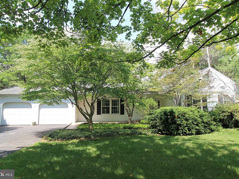 1st image of 1221 Mayberry Ln