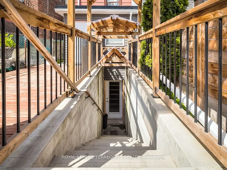 665 Crawford St #BASEMENT — Photo 2