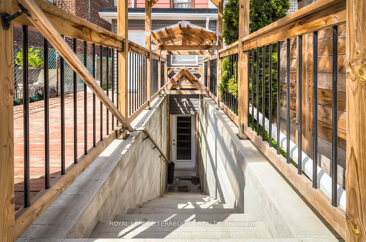 Building Photo - 665 Crawford St #BASEMENT