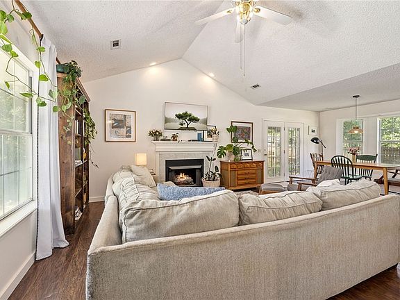 4th image of 332 S Napier Ave