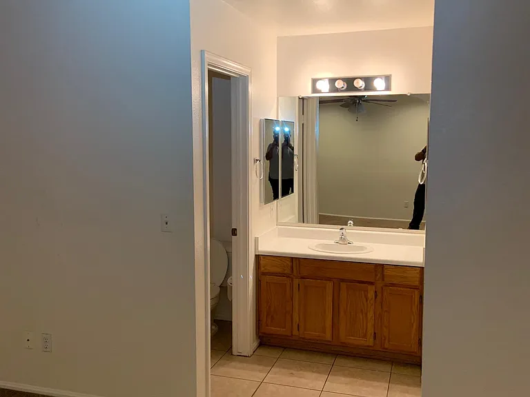 3185 W Robin Ln — Photo 8