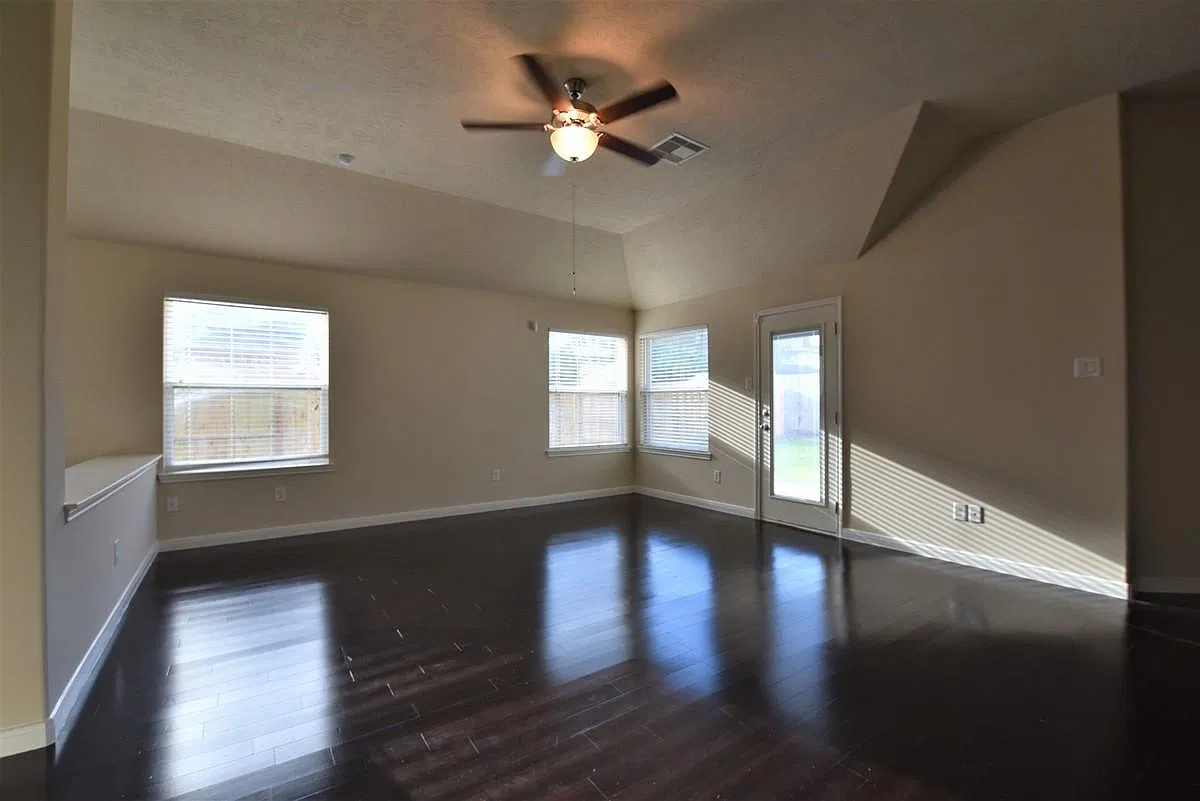 4609 Pompton Ct — Photo 2
