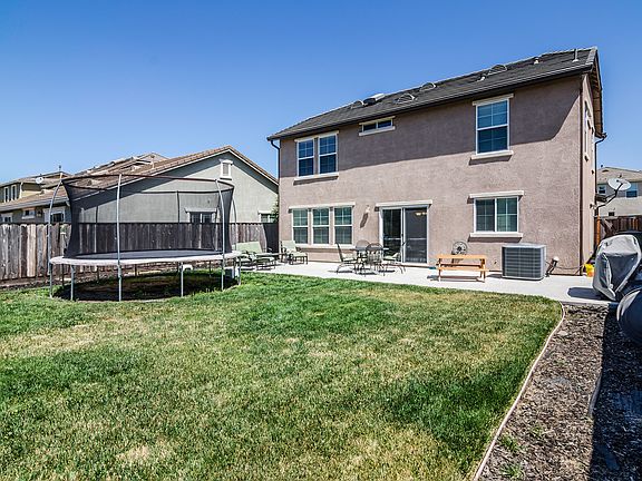 4th image of 2629 Kinsella Way