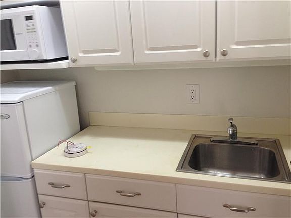 5th image of 835 NE 15th Ave APT 3