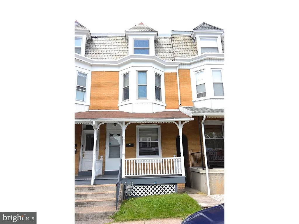 126 Raymond St photo 1