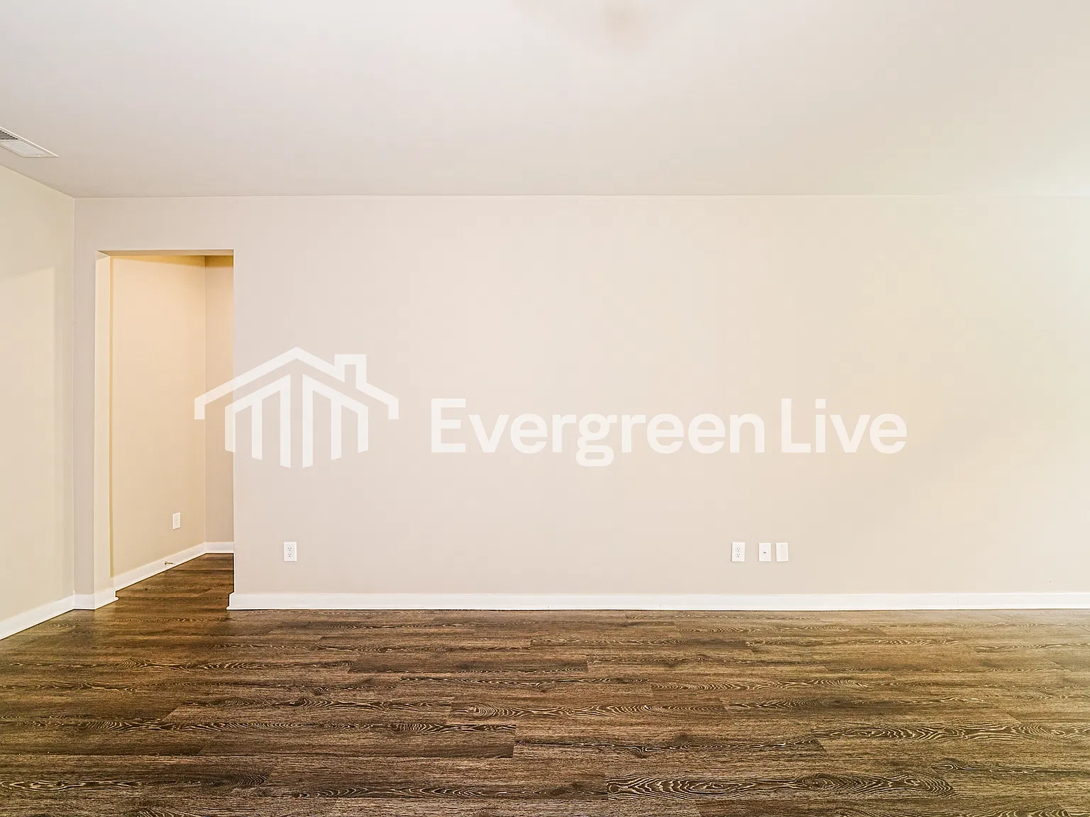 3 bed, 2.0 bath, 1801 sqft, $1,345 — Photo 3
