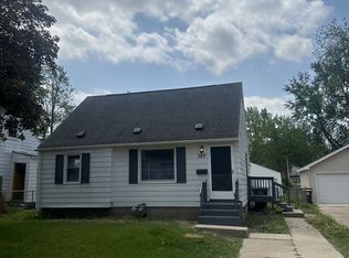 327 Sheridan Dr, Loves Park, IL 61111