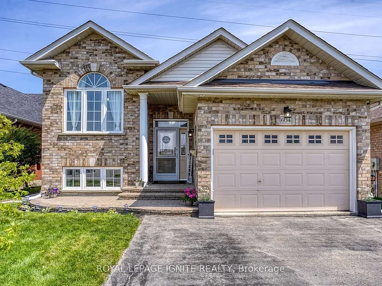 604 Woodmount Cres — Photo 1