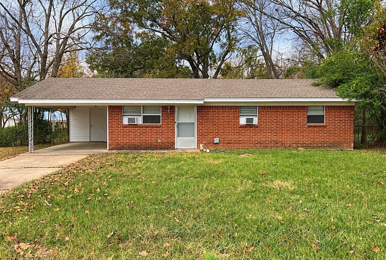 3 bed, 950 sqft, $1,095 — Photo 1