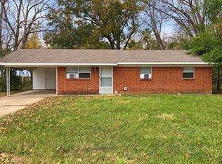 305 Taylor St, Gladewater, TX 75647