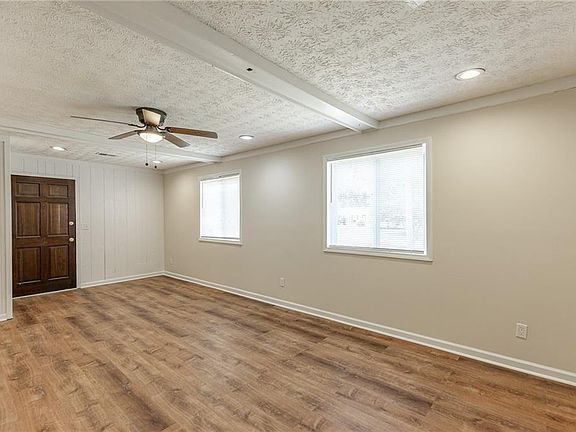 5th image of 1597 Bennett Rd
