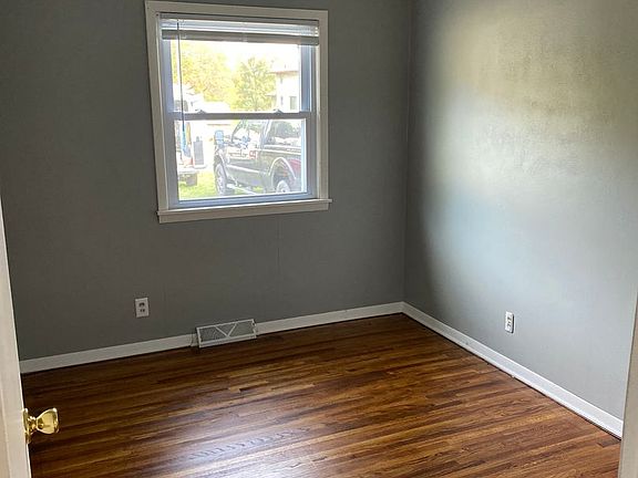 4th image of 1216 Beech St