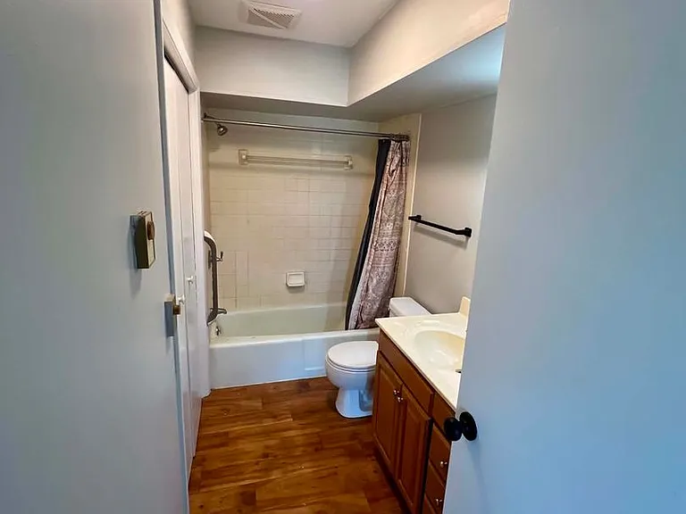556 E High Ave — Photo 7