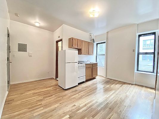 1st image of 328 W 44th St APT 25
