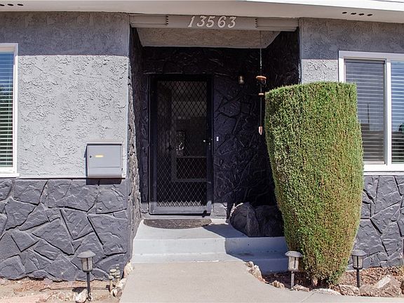 5th image of 13563 Montague St