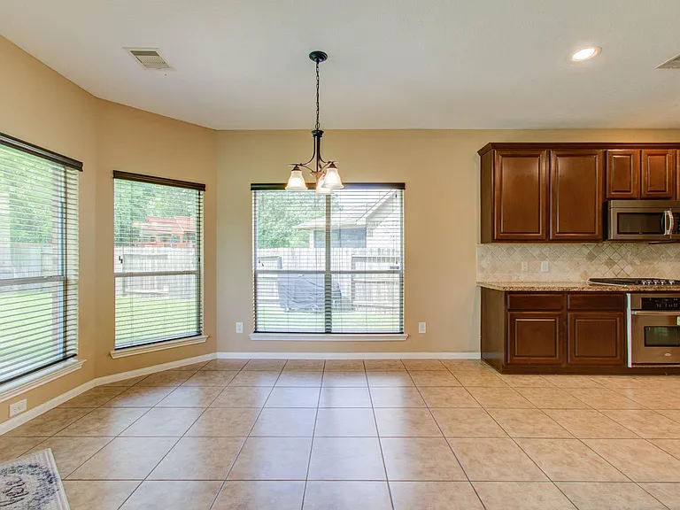 21331 Parham Cir — Photo 16
