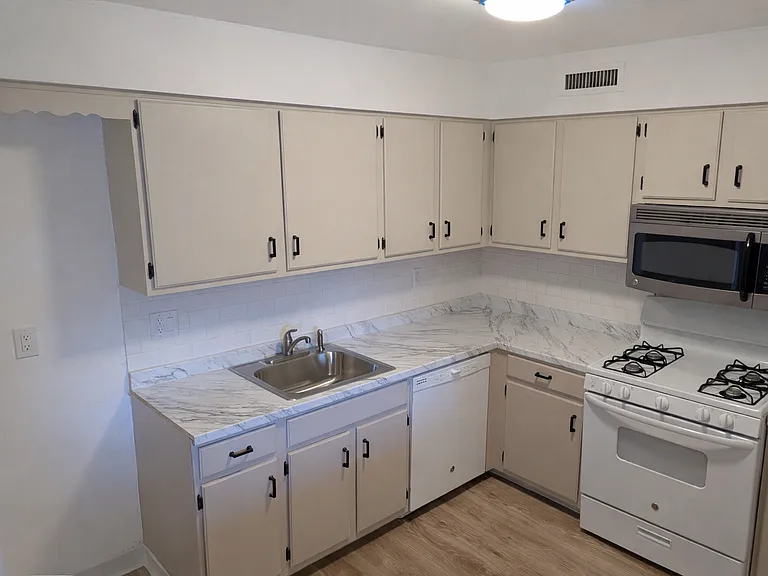 47301 Delaire Landing Rd — Photo 6