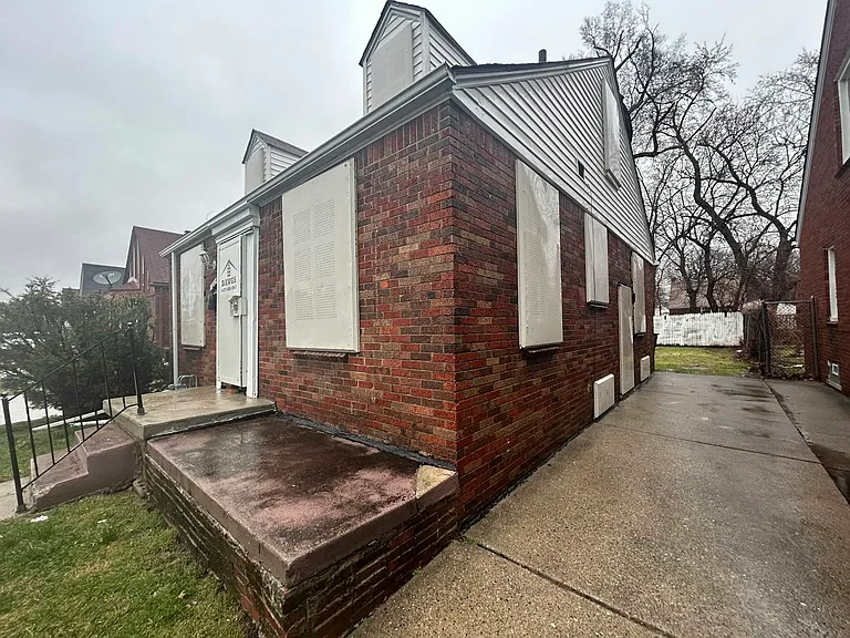 16824 Rutherford St — Photo 19