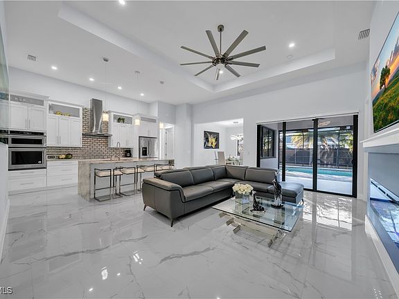 5th image of 306 NW 3rd Pl