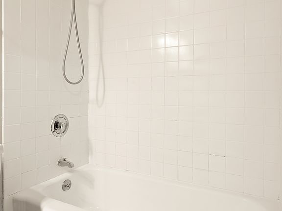 5th image of 3116 NW 85th St APT 301