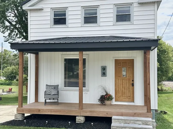 98 E Commerce St, Cambria, WI 53923