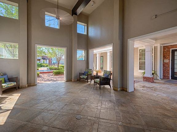 Riverwood Leasing Office Entrance