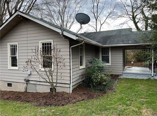 58 Cloverdale Dr, Hendersonville, NC 28791