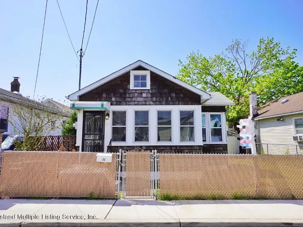 22 Maple Ter, Staten Island, NY 10306