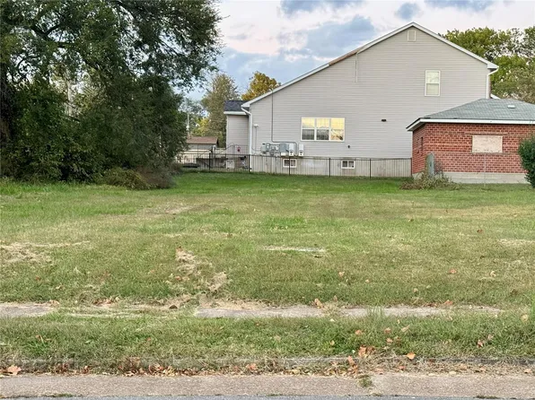 903 Iron St, Saint Louis, MO 63111