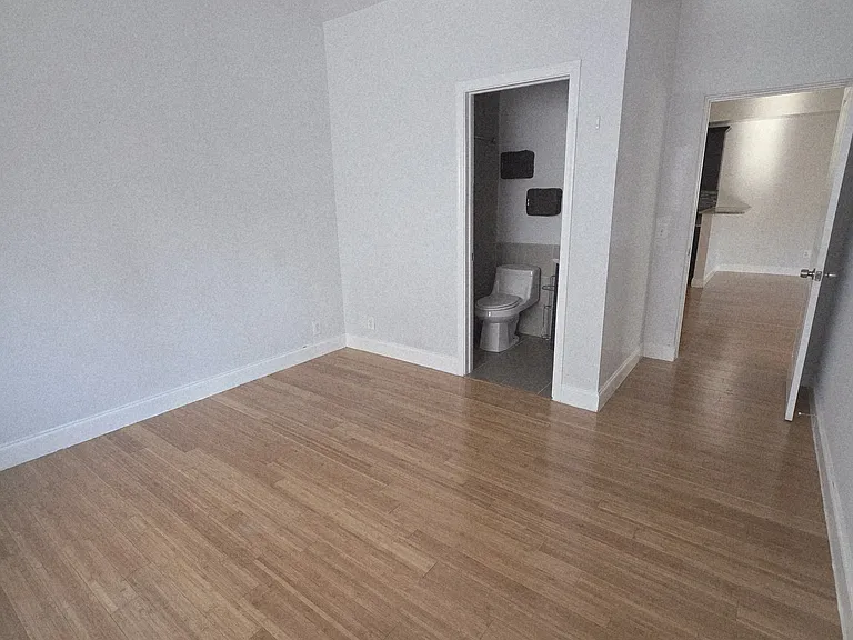 628-30 N 11th St #6 — Photo 12