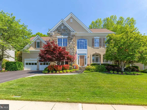 9305 Braymore Cir, Fairfax Station, VA 22039